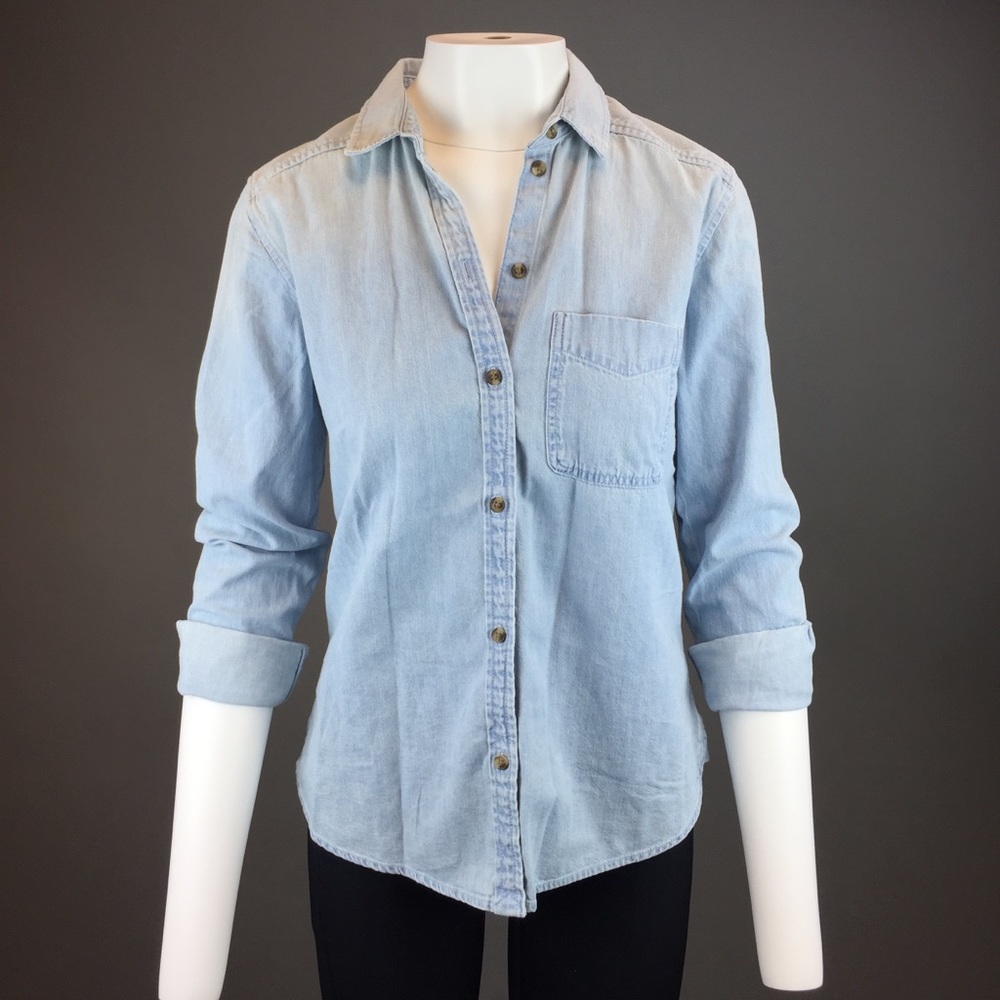 NWT AE Boyfriend Fit Jean Button Down Shirt